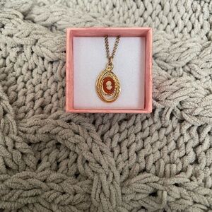 Vintage Gold Cameo Pendant Necklace